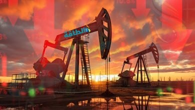 Photo of أسعار النفط تنخفض 1%.. وخام برنت لشهر يونيو تحت 99 دولارًا