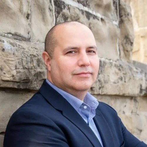 كاتب المقال، ريتشارد دون