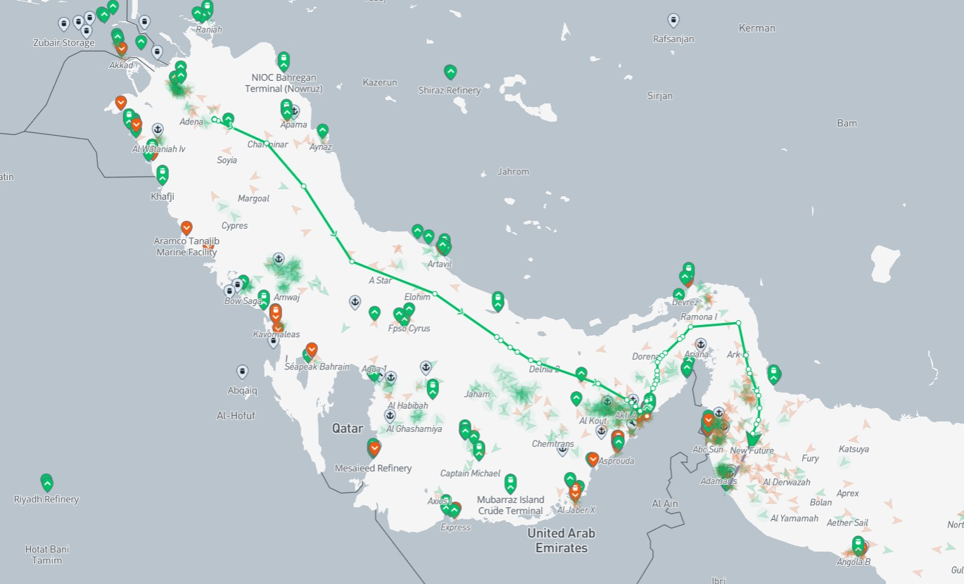 ناقلة نفط إيرانية تعبر مضيق هرمز
