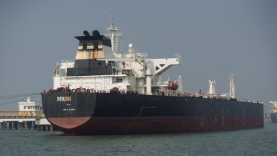 Photo of عبور ناقلات النفط من مضيق هرمز يواجه مصيرًا غامضًا (تقرير)