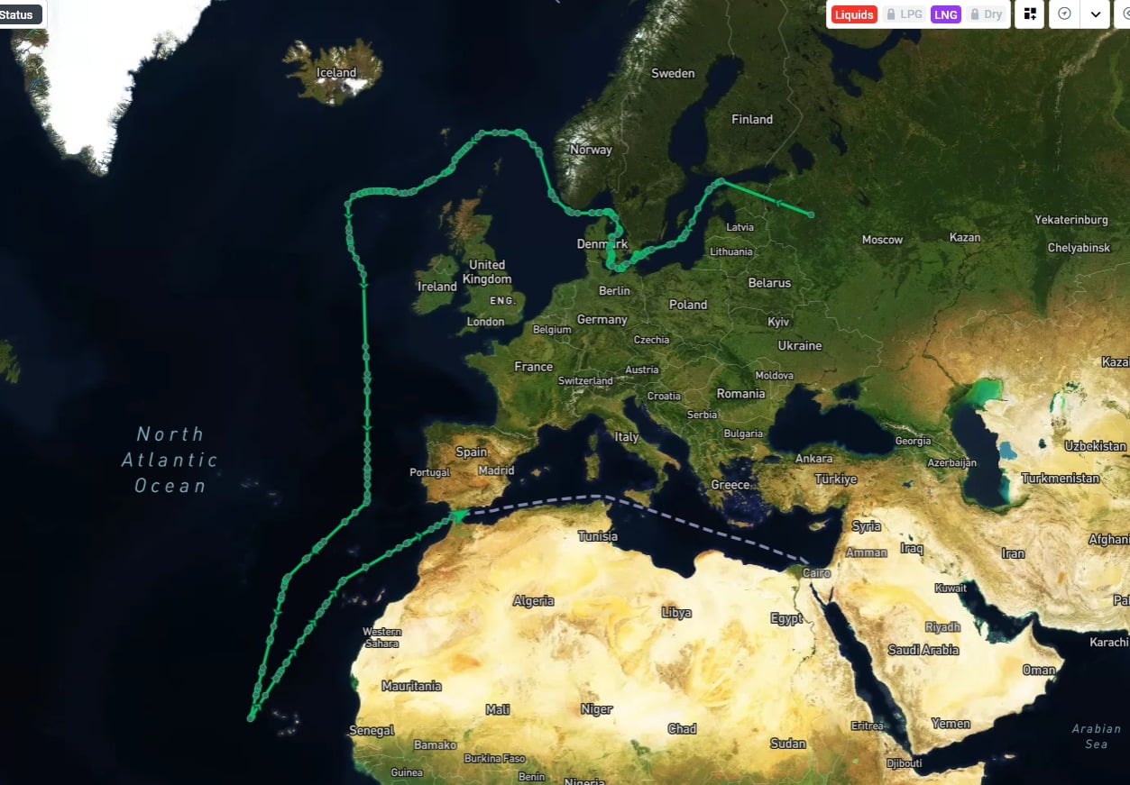 الخط الأخضر يشير إلى مسار الناقلة فلورا 1