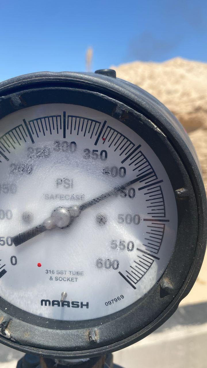 جانب من عمليات تدشين الأنبوب الجديد