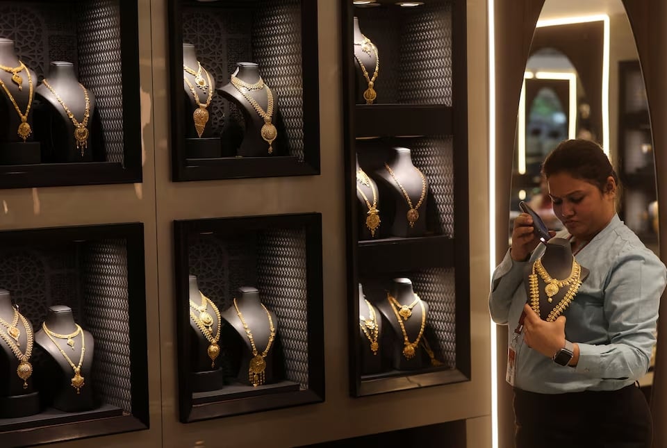مشغولات ذهبية بأحد المعارض
