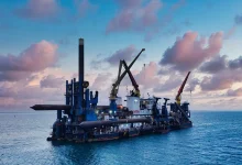 Photo of الجرافات البحرية الإماراتية تربح 22 مليون دولار في 3 شهور