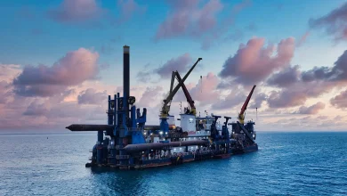 Photo of الجرافات البحرية الإماراتية تربح 22 مليون دولار في 3 شهور