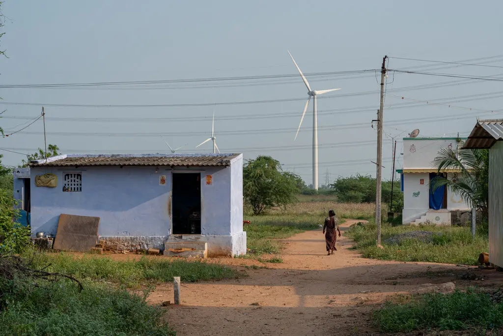 توربينات الرياح بالقرب من بلدة كايثار في الهند 