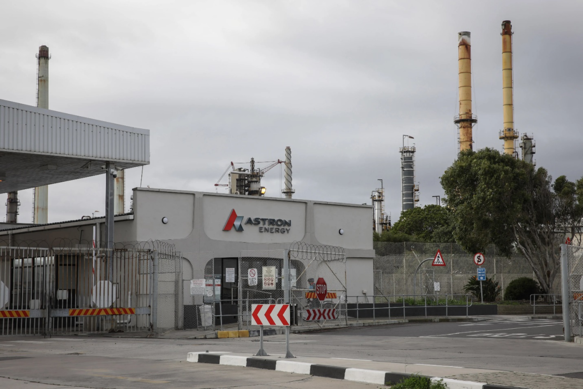 مصفاة أسترون إنرجي النفطية في مدينة كيب تاون بحنوب أفريقيا 