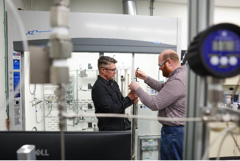 باحثو المختبر الأميركي 