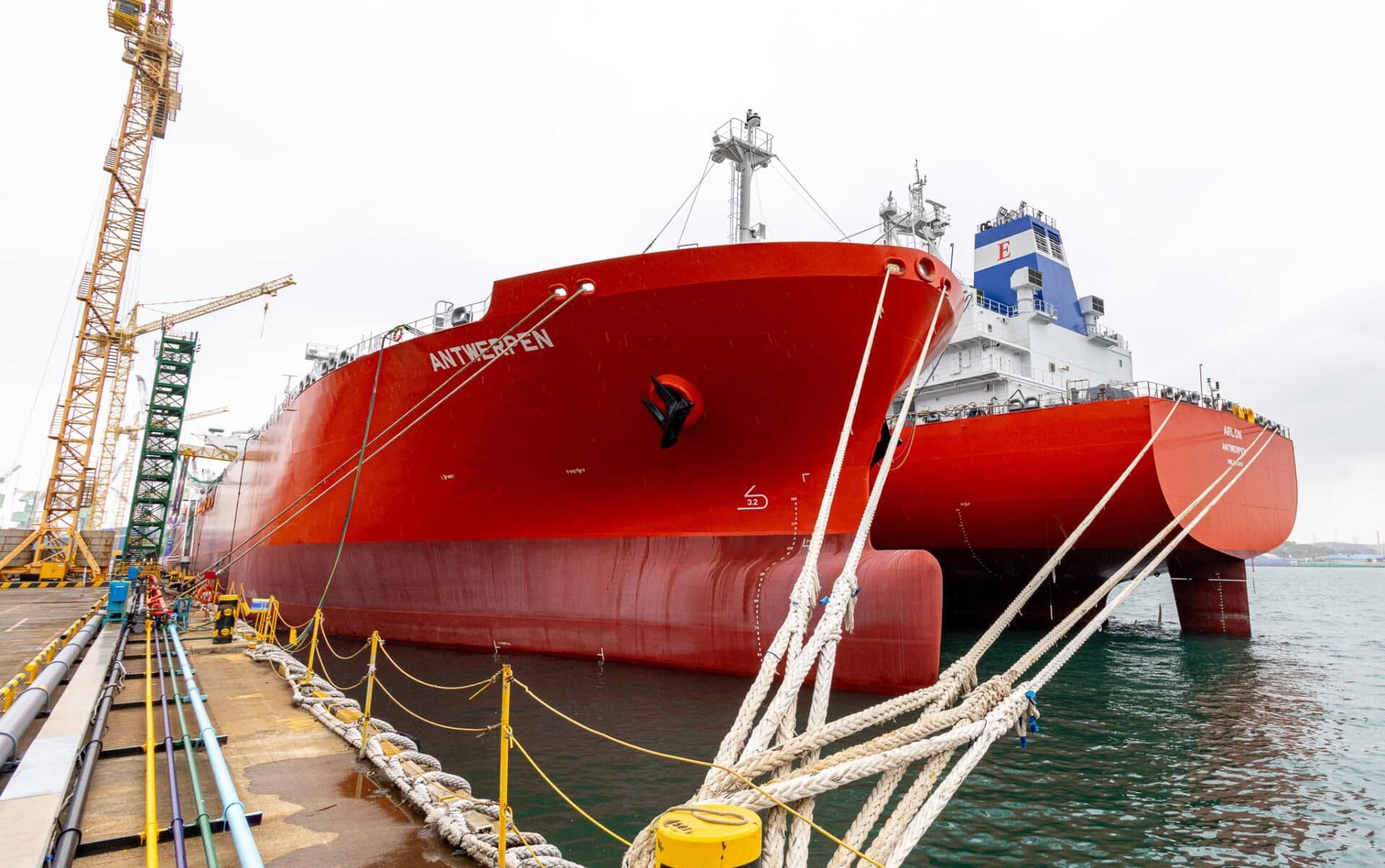 ناقلة تعمل بالأمونيا ضمن نظام الوقود المزدوج