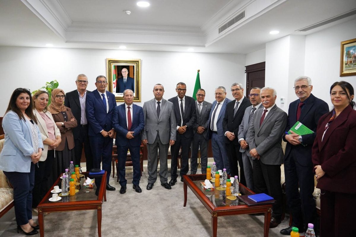 جانب من لقاء وزير الطاقة والطاقات المتجددة الجزائري والوفد التونسي
