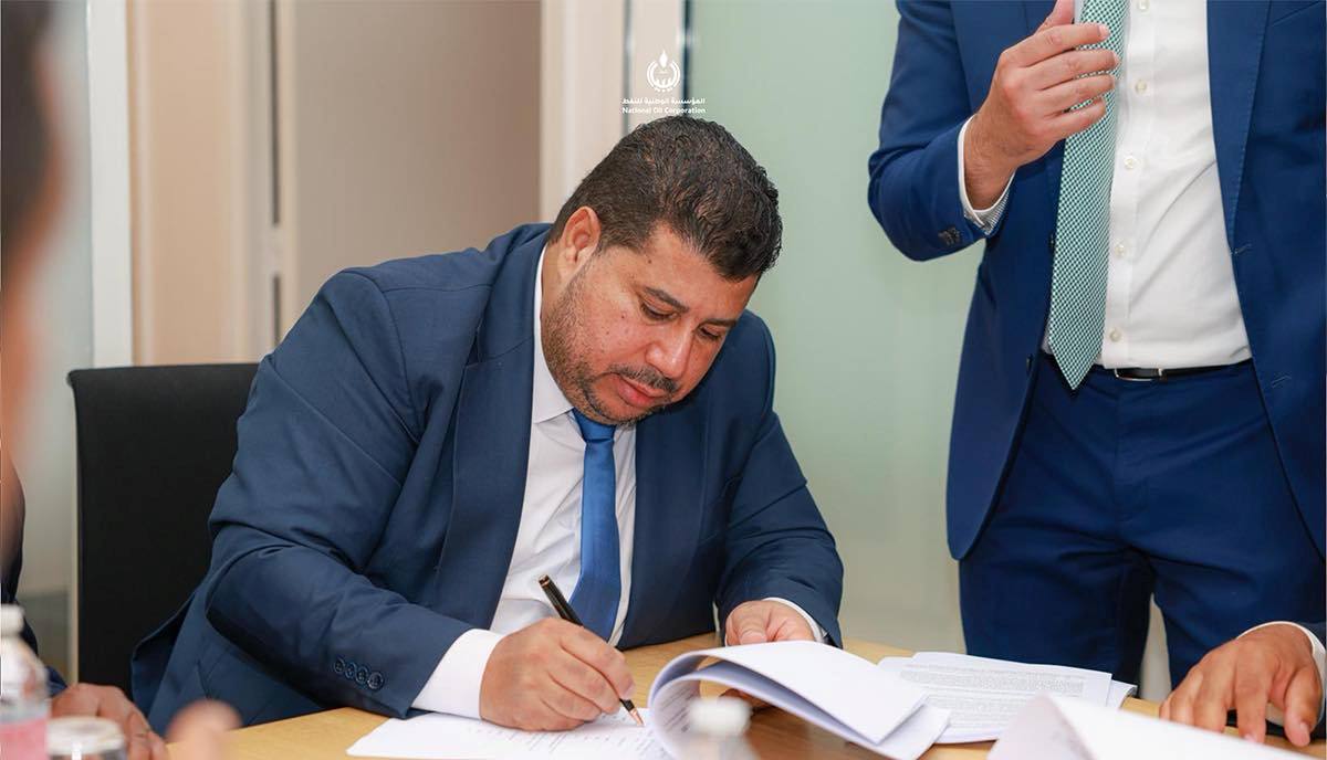 من مراسم توقيع اتفاقية الاستحواذ على مصفاة رأس لانوف
