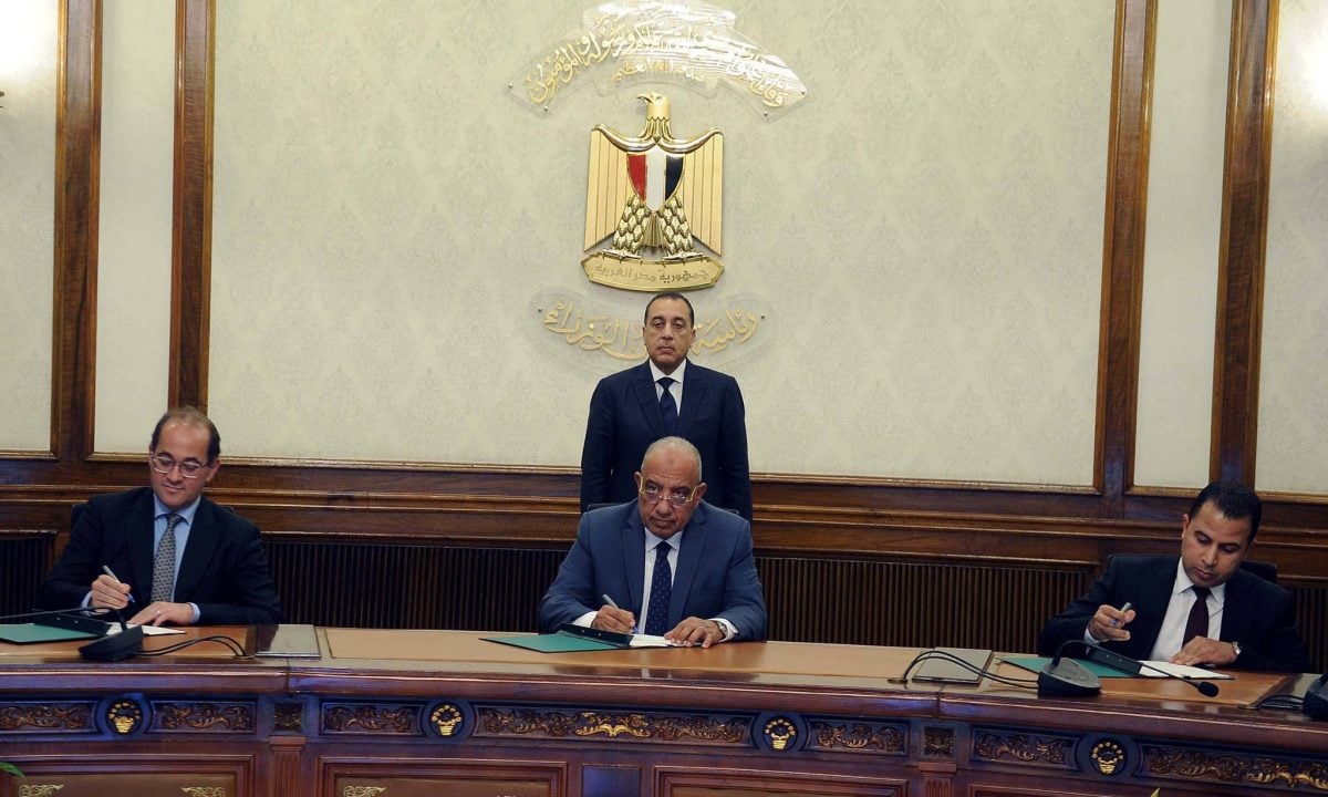 جانب من توقيع البروتوكول بين وزارتي المالية والكهرباء وشركة تحيا مصر