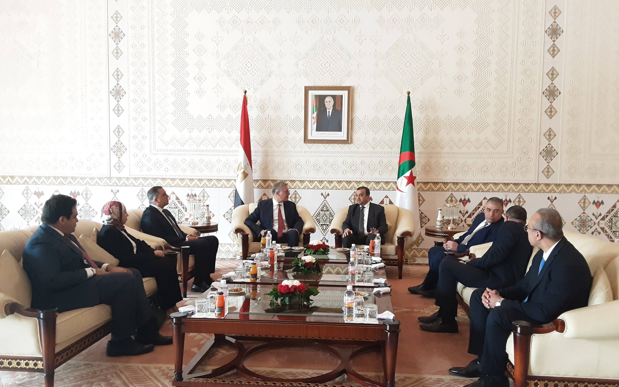 من مراسم استقبال وزير البترول المصري في الجزائر