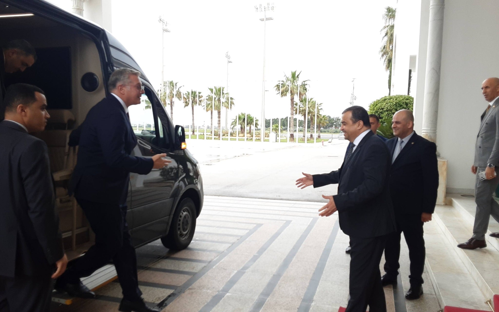 من مراسم استقبال وزير البترول المصري في الجزائر