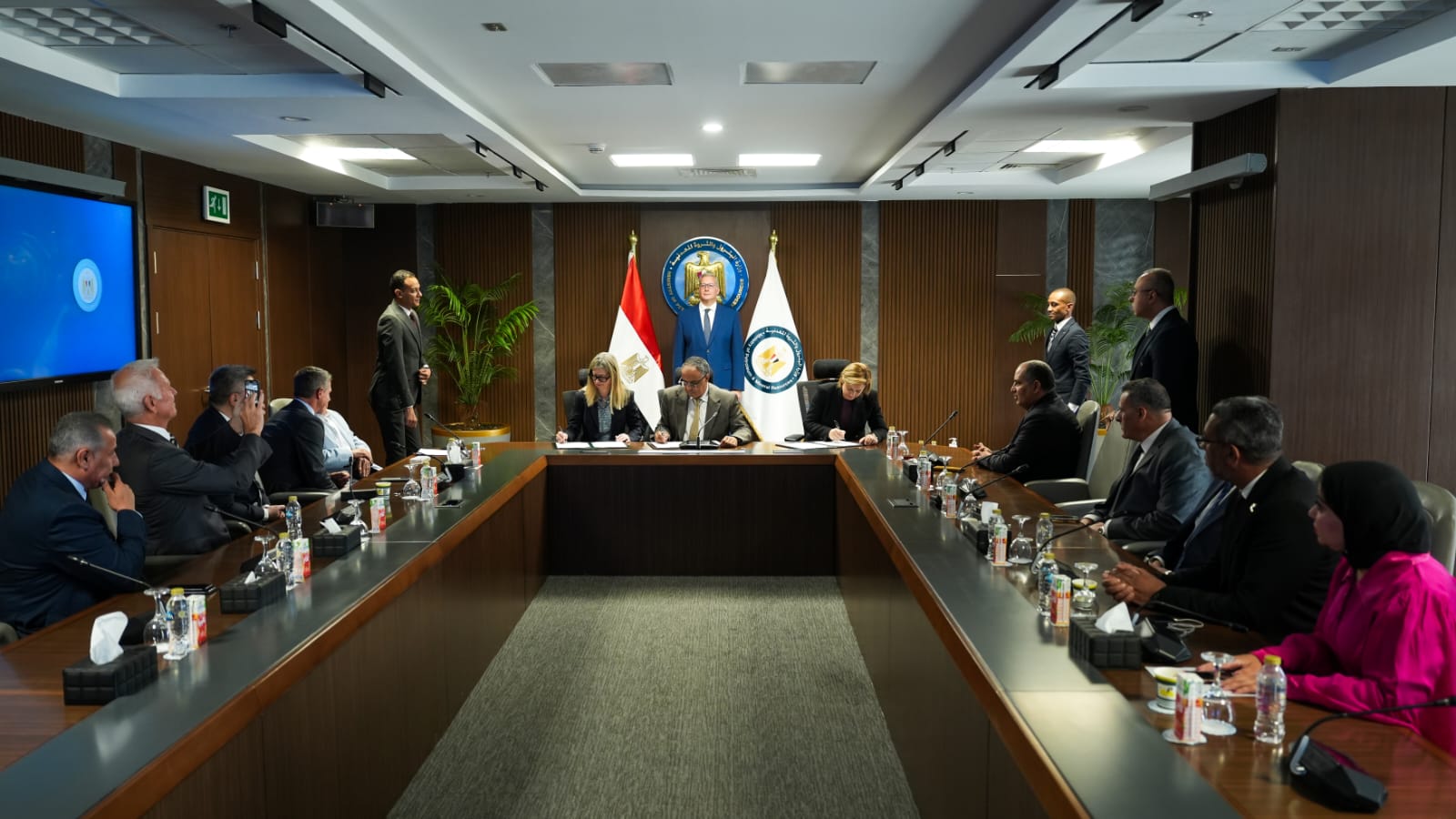من مراسم توقيع اتفاقية لتطوير منطقة بدر الدين بالصحراء الغربية