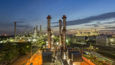 Photo of إنتاج مصافي النفط في الكويت ينخفض إلى النصف بسبب حرب إيران