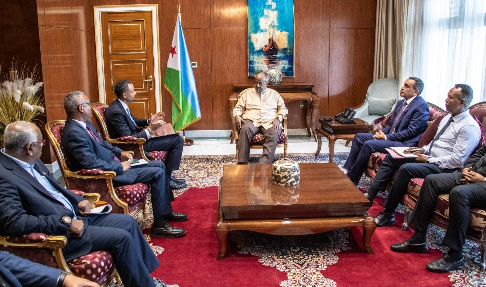 جانب من اجتماع الرئيس التنفيذي لشركة الاستثمار الإثيوبية القابضة ورئيس جيبوتي إسماعيل عمر غيله