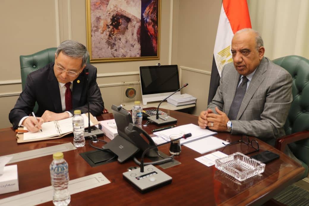 جانب من لقاء وزير الكهرباء المصري ووفد شركة تشاينا إنرجي