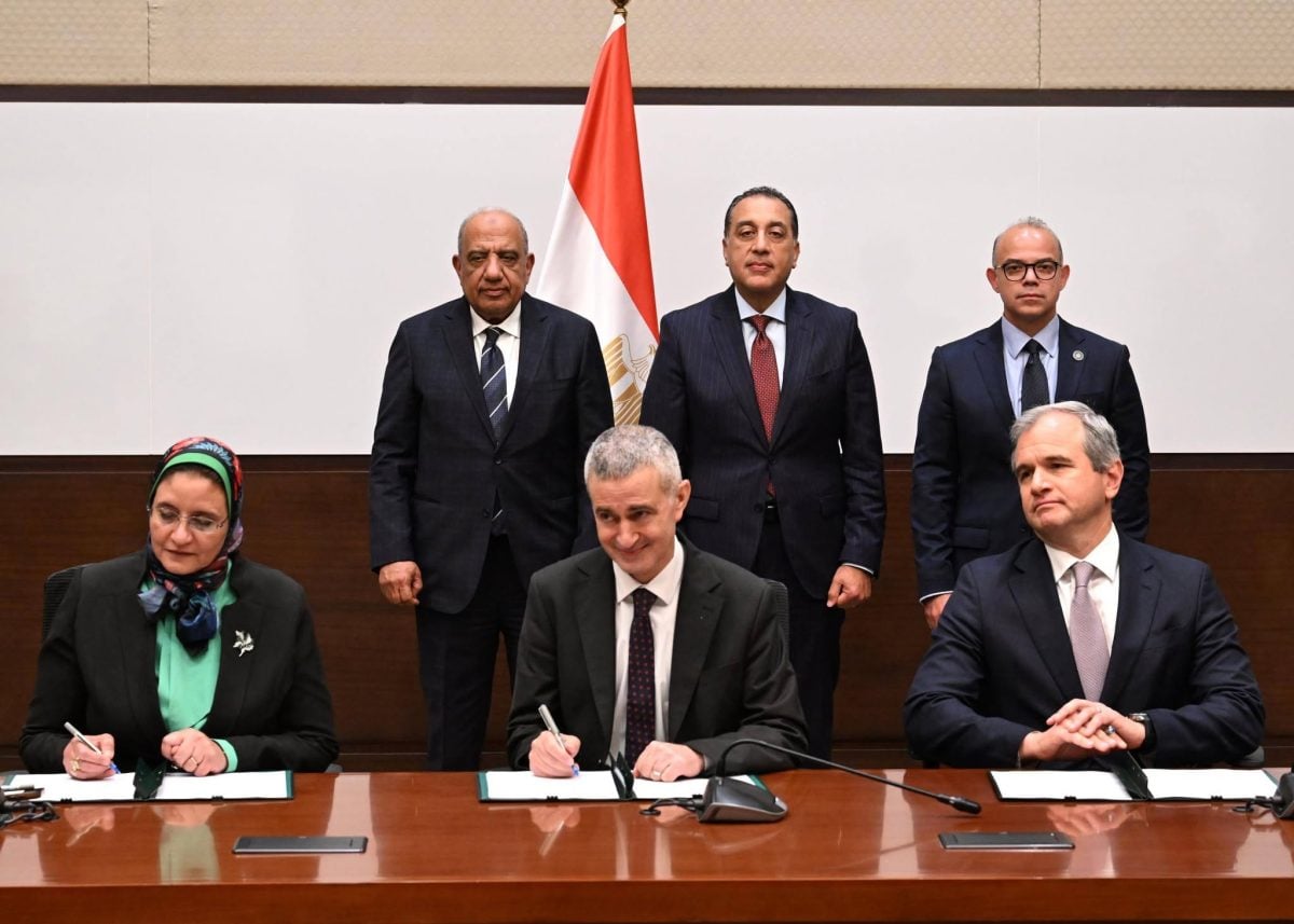 جانب من توقيع الاتفاقيتين بين وزارة الكهرباء وشركة ألكازار إنرجي
