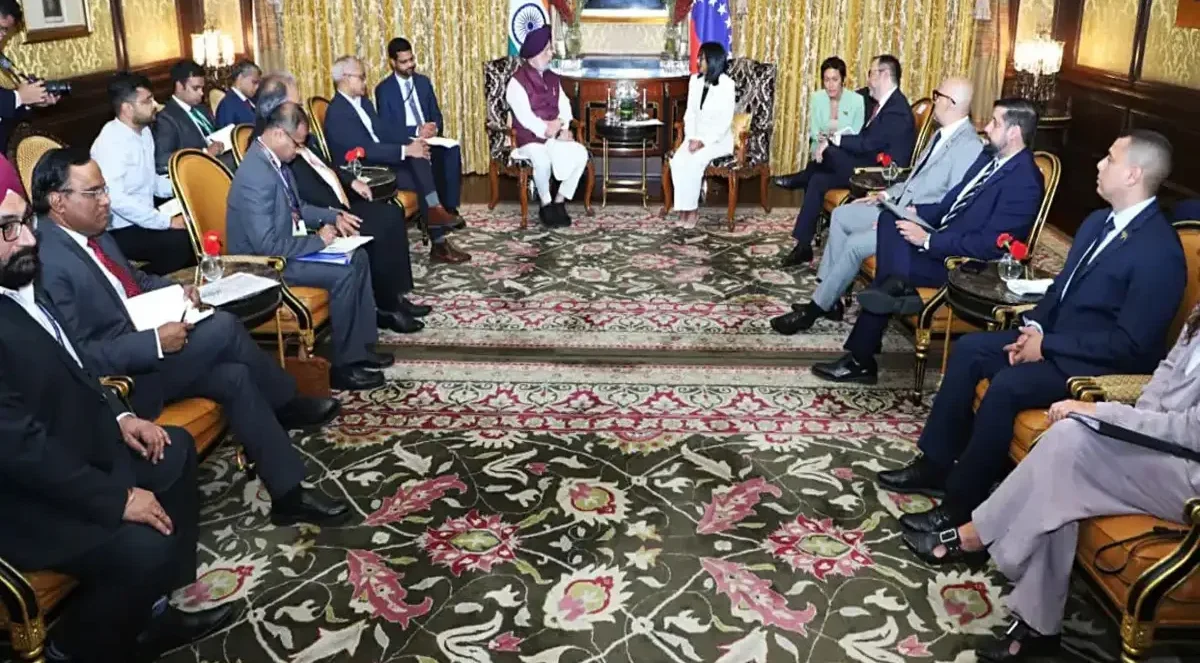 مناقشة قطاع النفط الفنزويلي في اجتماع موسع يضم المسؤولين الهنود والفنزويليين