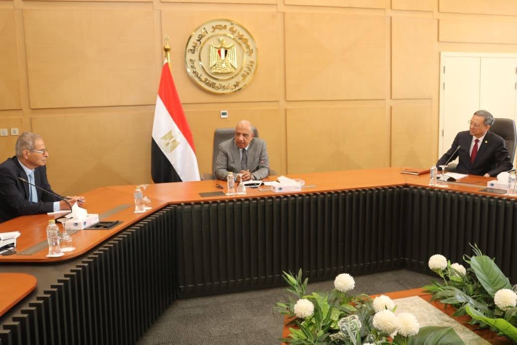 جانب من لقاء وزير الكهرباء المصري ووفد شركة تشاينا إنرجي