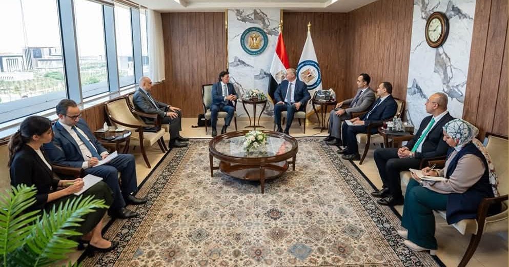 جانب من لقاء وزير البترول المصري ووفد شركة دانة غاز الإماراتية