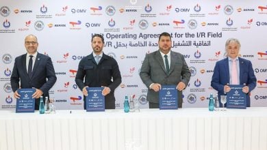 Photo of ليبيا توقع صفقة لتشغيل حقل نفط احتياطياته تقترب من مليار برميل