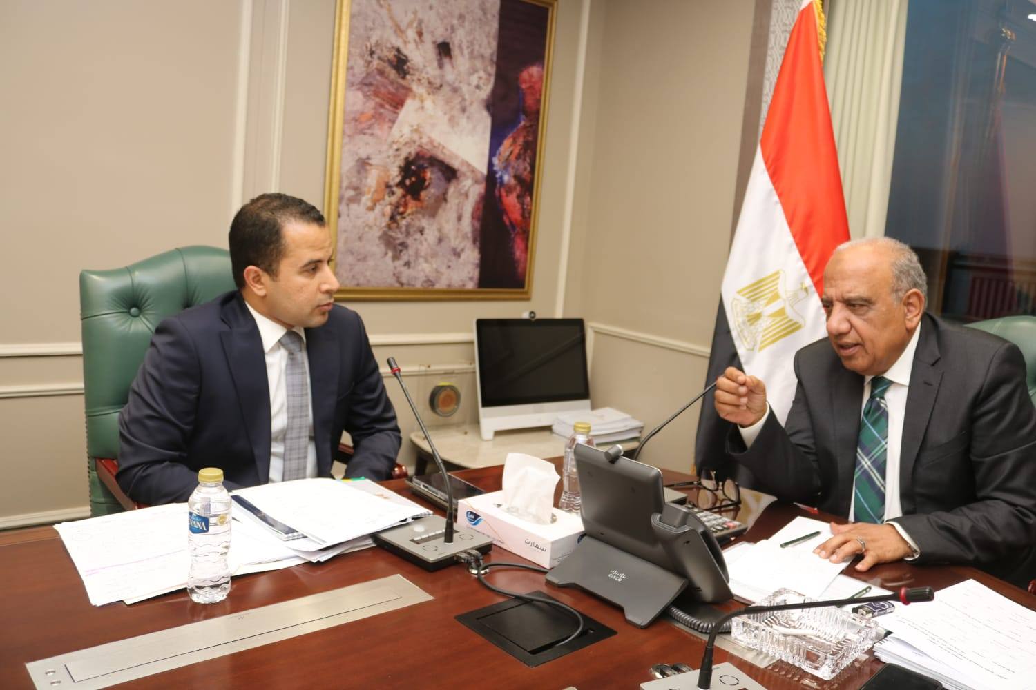 جانب من اجتماع وزير الكهرباء مع مسؤولي شركة شركة تحيا مصر