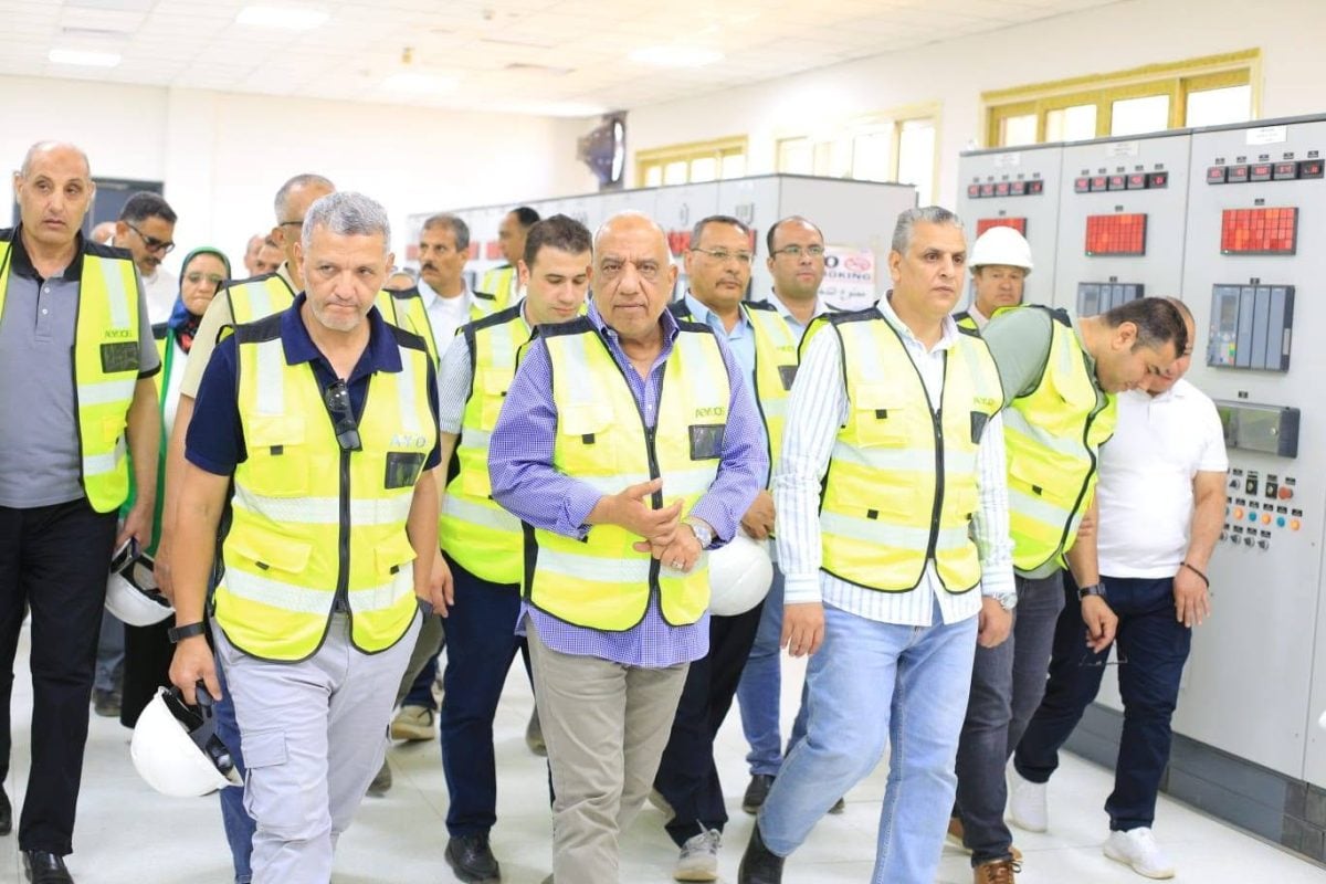 جانب من زيارة الوزير إلى مجمع بنبان للطاقة الشمسية
