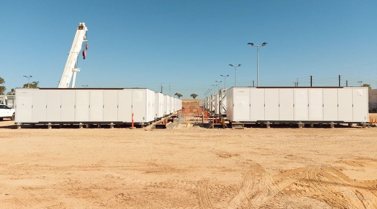 بطارية تخزين كهرباء