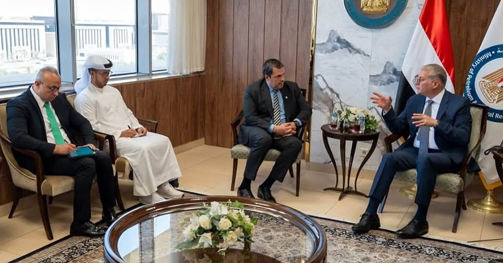 جانب من مباحثات وزير البترول مع الشركة الإماراتية