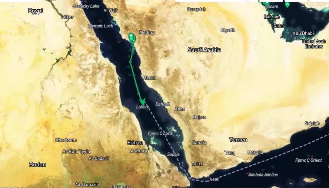 ناقلة نفط باكستانية تحمل النفط السعودي