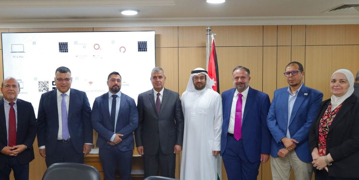 جانب من توقيع عقد الهندسة والمشتريات والإنشاء