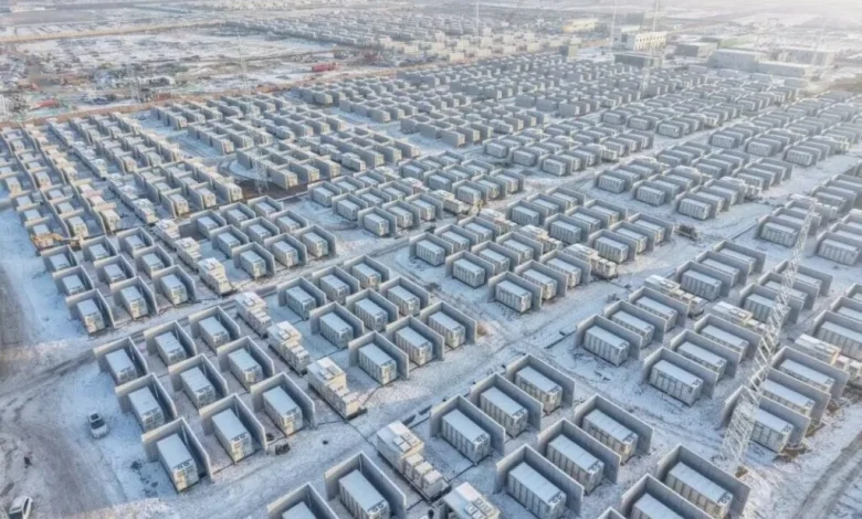 Photo of ربط أكبر بطارية فوسفات الحديد لتخزين الكهرباء عالميًا مع شبكة صينية