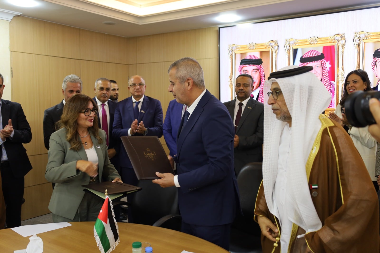 من مراسم توقيع اتفاقيات تزويد المدن الصناعية في الأردن بالغاز
