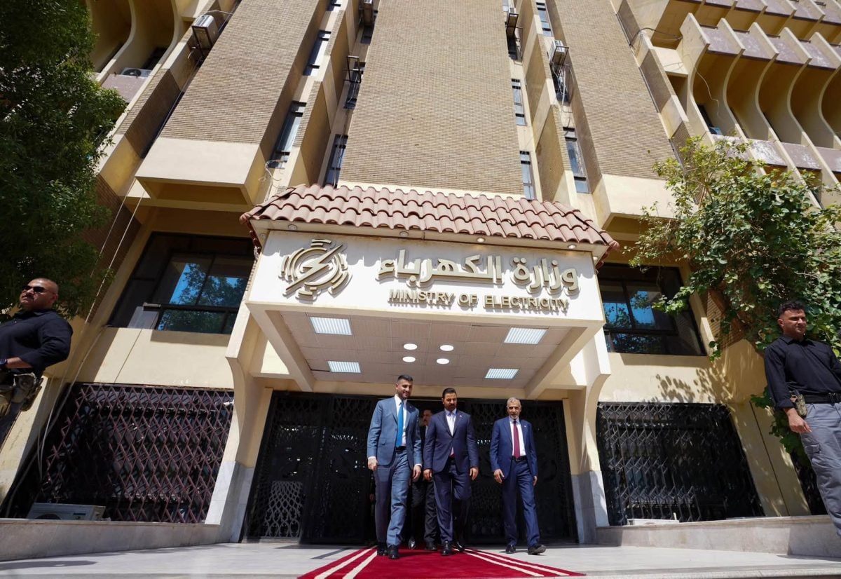 جانب من زيارة رئيس الوزراء العراقي إلى مقر وزارة الكهرباء