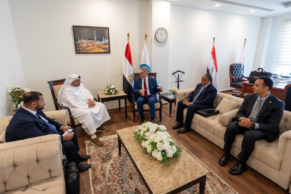 جانب من اجتماع وزير البترول المصري ومسؤولي أدنوك للحفر