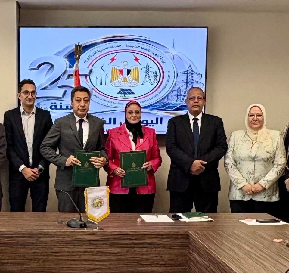 من مراسم توقيع اتفاقية شراء الطاقة مع شركة ألكازار