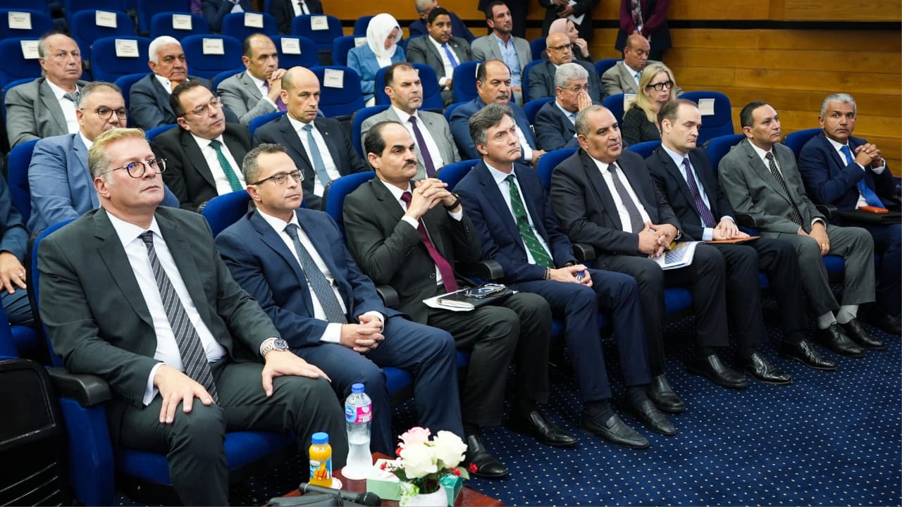 وزير البترول المصري خلال لقائه مع الشركات العامة بقطاع النفط والغاز