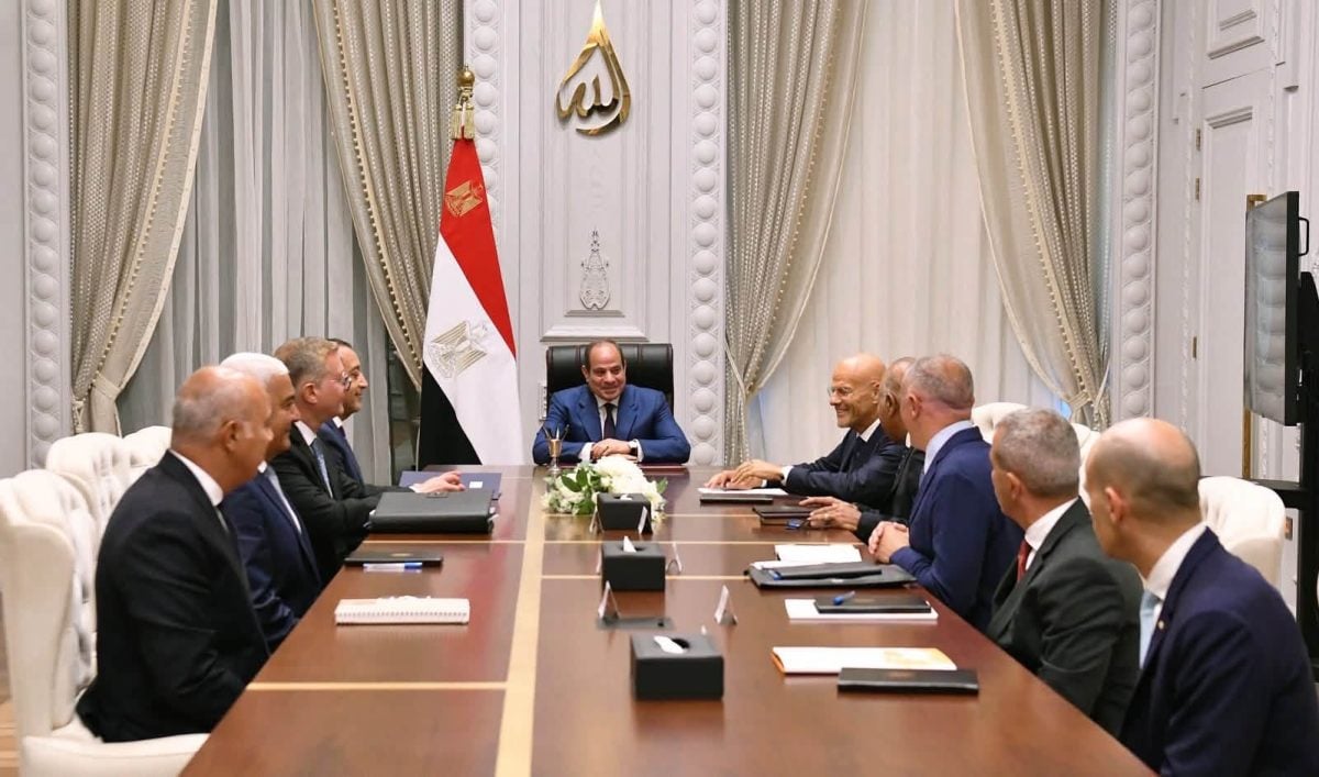 جانب من لقاء الرئيس المصري ومسؤولي شركة إيني الإيطالية