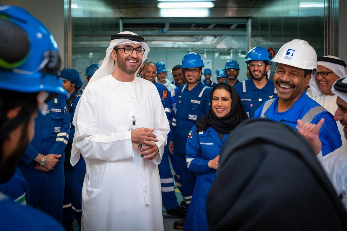 سلطان الجابر الرئيس التنفيذي لشركة أدنوك في زيارة لمشروع الرويس المتبني للذكاء الاصطناعي