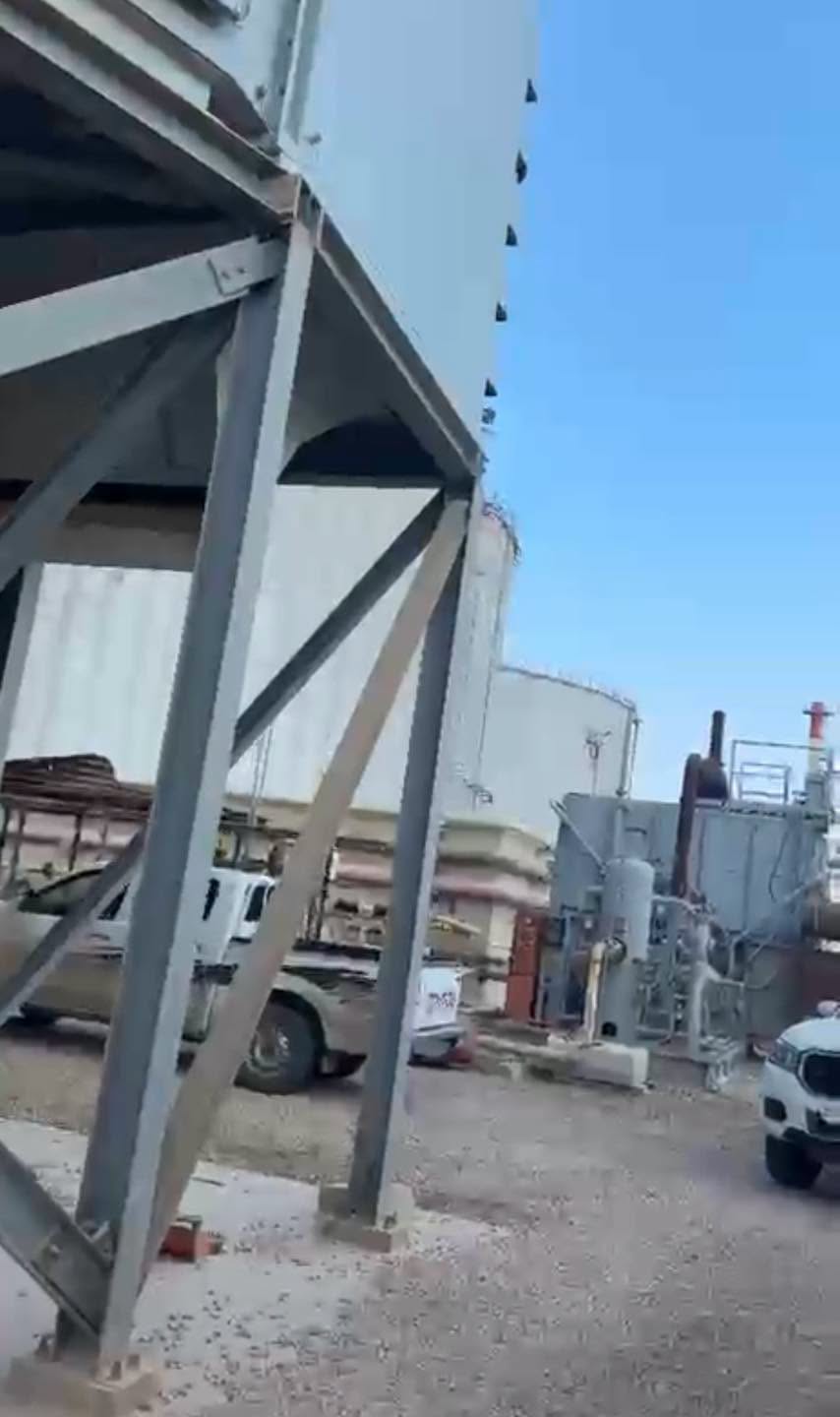 آثار استهداف محطة كهرباء الزاوية