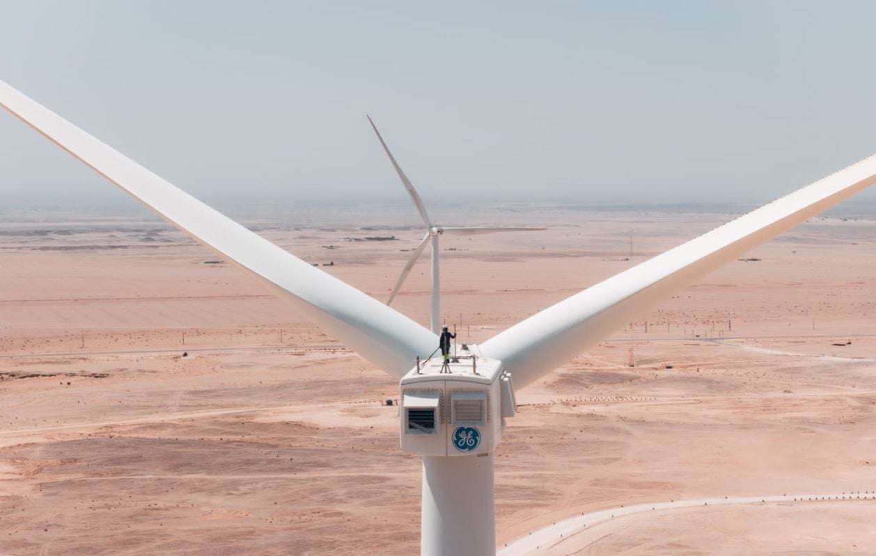 أحد توربينات طاقة الرياح في سلطنة عمان