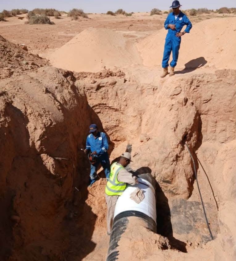 جانب من عمليات صيانة سابقة بخط التصدير الرئيس في حقل الشرارة