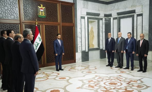 جانب من توقيع العقد الجديد