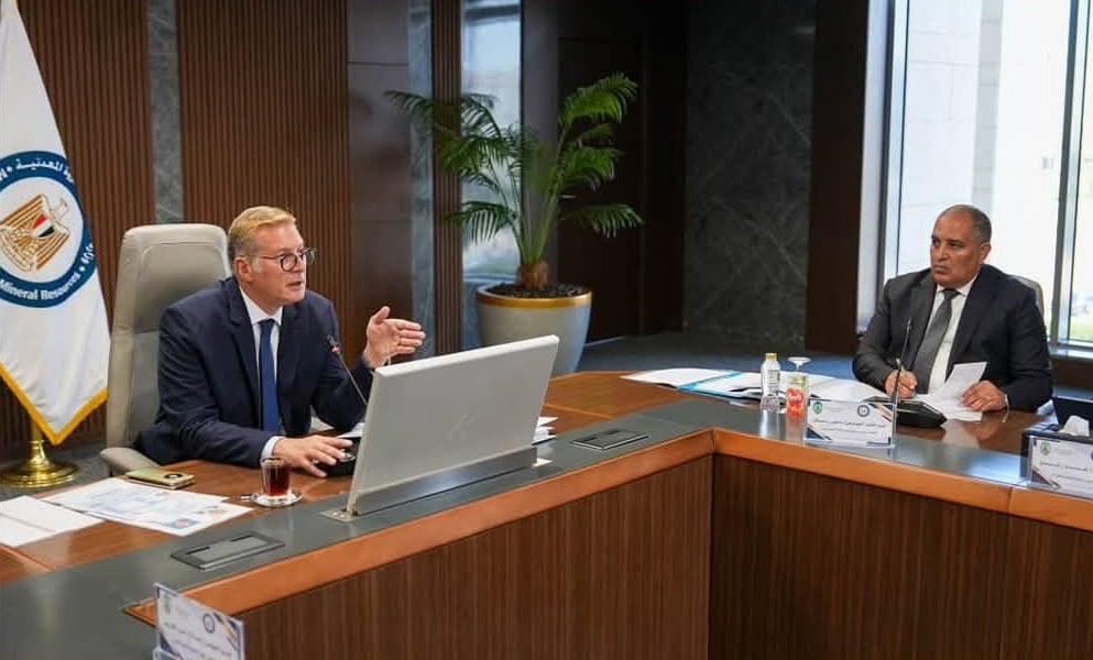 وزير البترول المهندس كريم بدوي خلال الاجتماع