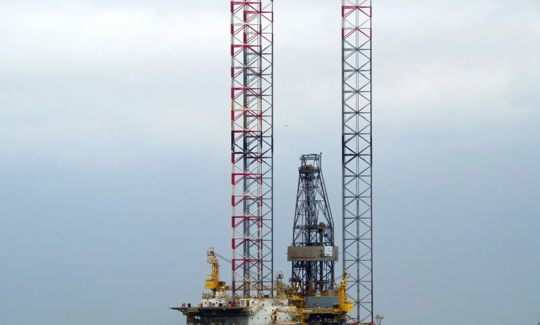Photo of غرق منصة حفر عملاقة في أفريقيا.. وفقدان 5 أشخاص
