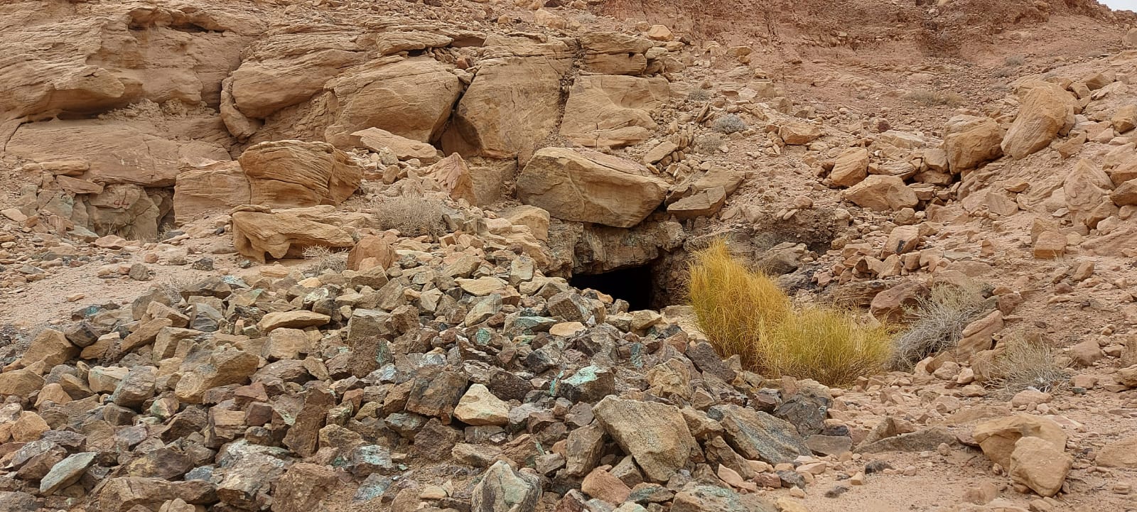 عينات من مواقع استغلال خام النحاس في جنوب الأردن