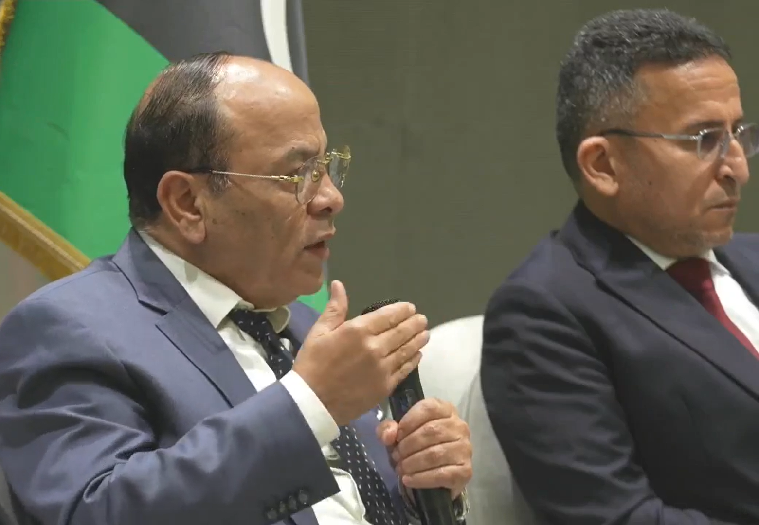 جانب من جلسة نقاشية حول مستقبل النفط والغاز في ظل المشهد العالمي المتغير ضمن فعاليات مؤتمر ومعرض نوفا 2026 