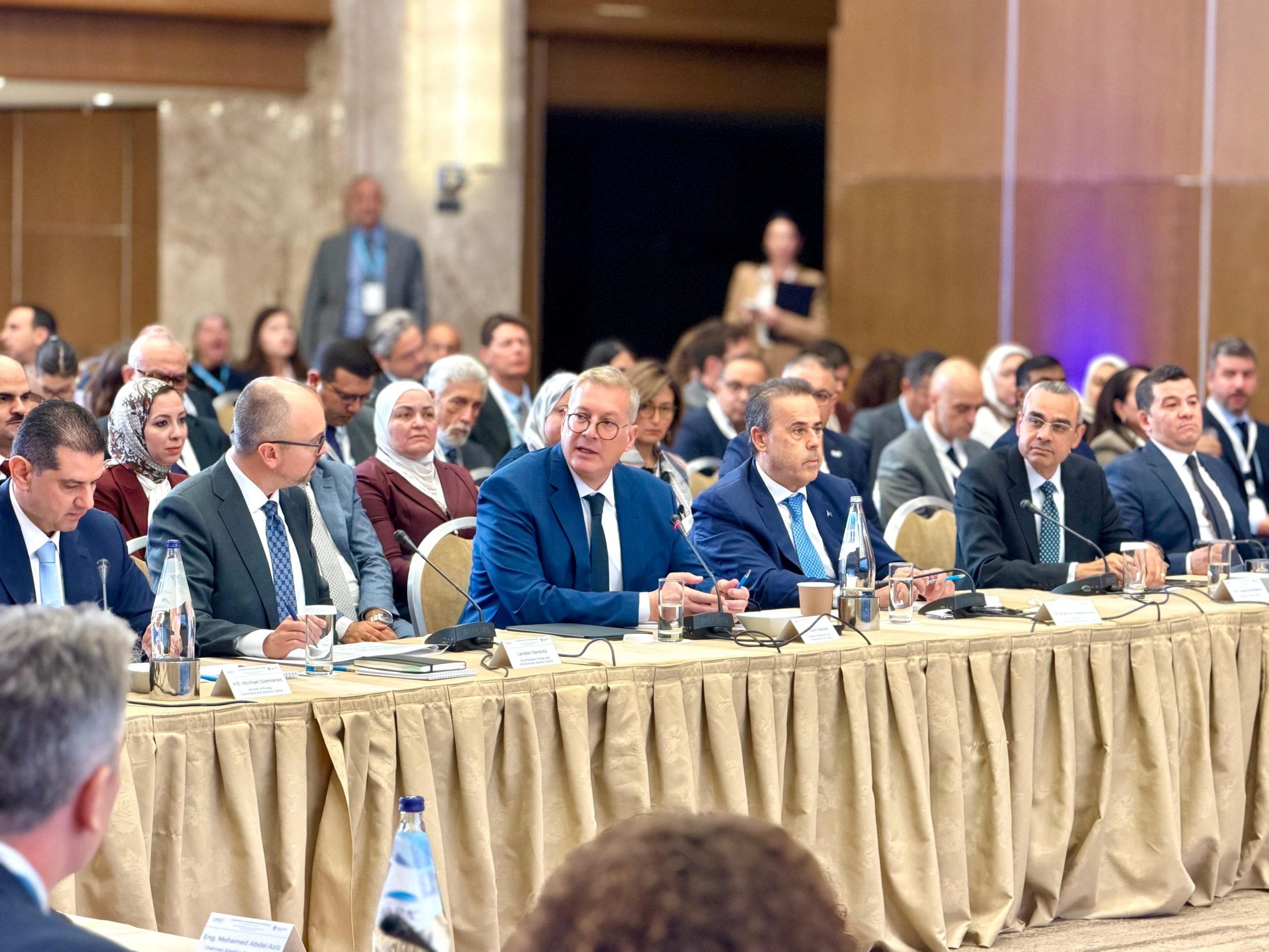 جانب من مشاركة وزير البترول المصري في مائدة منتدى غاز شرق المتوسط